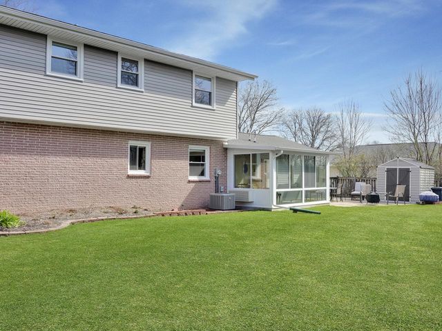 12915 W Wilbur DRIVE, New Berlin, WI 53151
