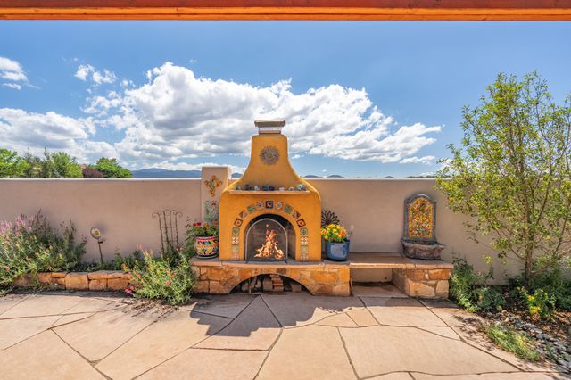 40 Craftsman Road, Santa Fe, NM 87508
