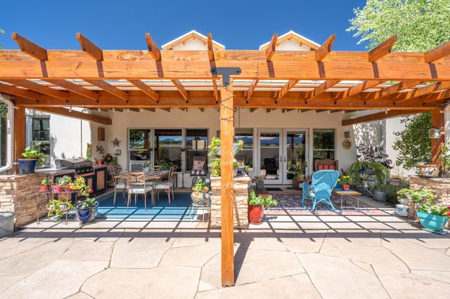 40 Craftsman Road, Santa Fe, NM 87508