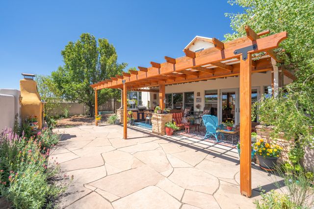 40 Craftsman Road, Santa Fe, NM 87508