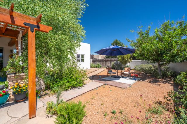 40 Craftsman Road, Santa Fe, NM 87508