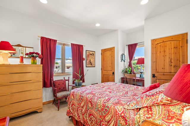 40 Craftsman Road, Santa Fe, NM 87508