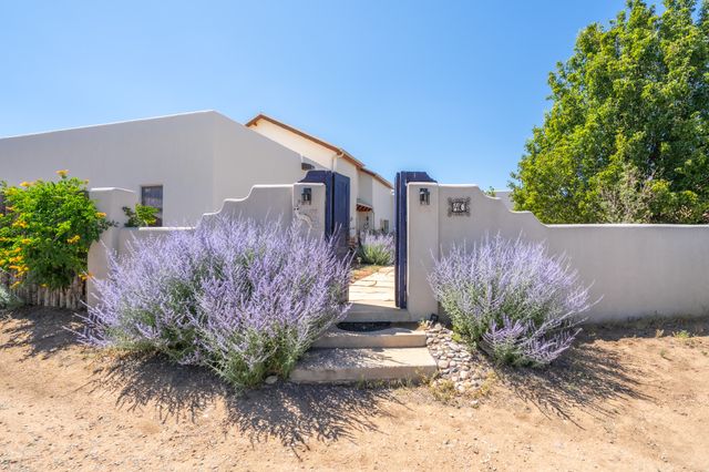 40 Craftsman Road, Santa Fe, NM 87508
