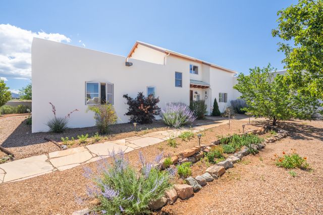 40 Craftsman Road, Santa Fe, NM 87508