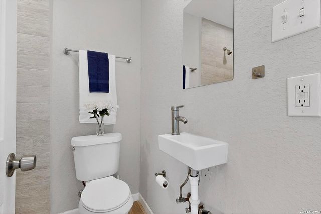 825 Fitch St, San Antonio, TX 78214