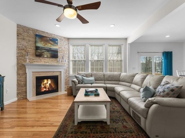 100 Buttercup Ln 100, Grafton, MA 01560