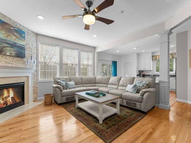 100 Buttercup Ln 100, Grafton, MA 01560