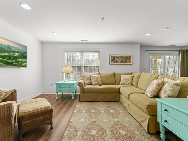 100 Buttercup Ln 100, Grafton, MA 01560