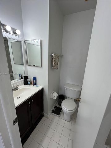 171 Riviera Circle 1, Weston, FL 33326