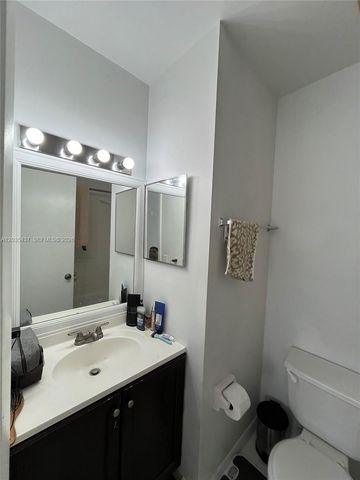 171 Riviera Circle 1, Weston, FL 33326