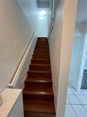171 Riviera Circle 1, Weston, FL 33326