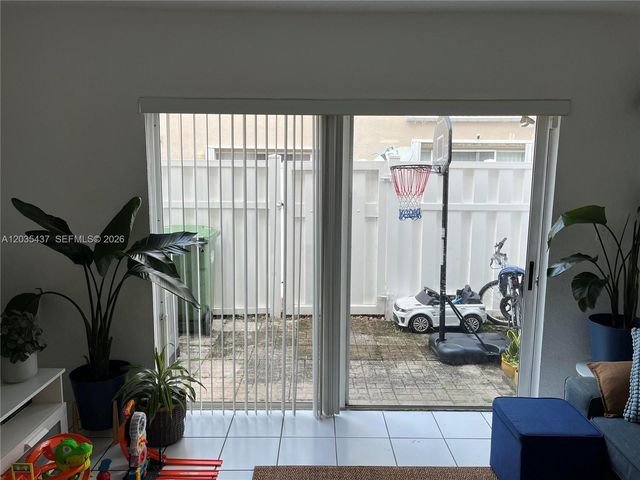 171 Riviera Circle 1, Weston, FL 33326
