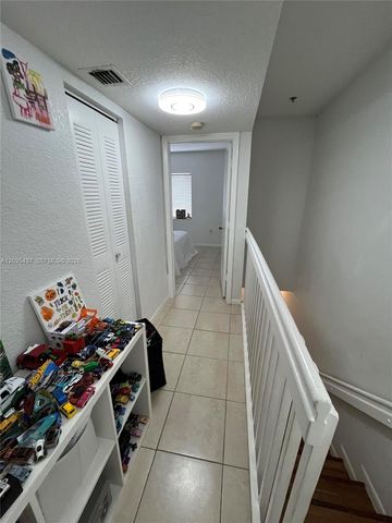 171 Riviera Circle 1, Weston, FL 33326