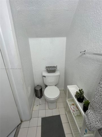 171 Riviera Circle 1, Weston, FL 33326