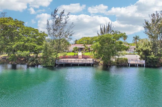 19805 NE 22nd Ave, Miami, FL 33180