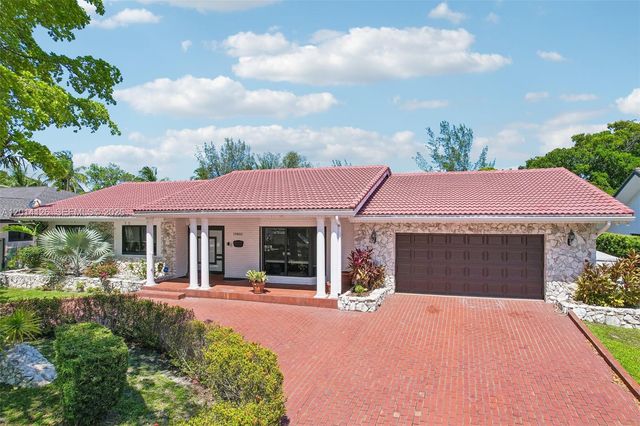 19805 NE 22nd Ave, Miami, FL 33180