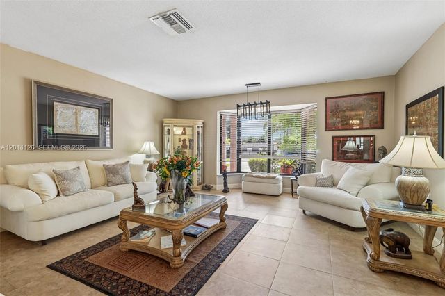 19805 NE 22nd Ave, Miami, FL 33180