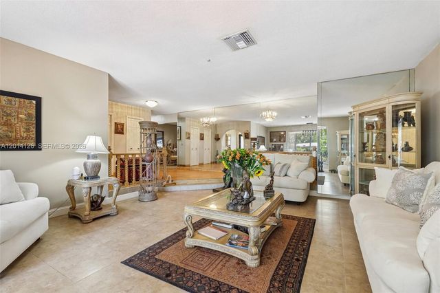 19805 NE 22nd Ave, Miami, FL 33180