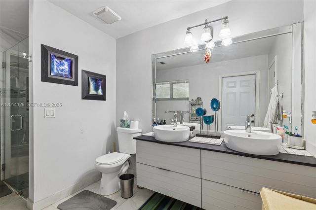 19805 NE 22nd Ave, Miami, FL 33180