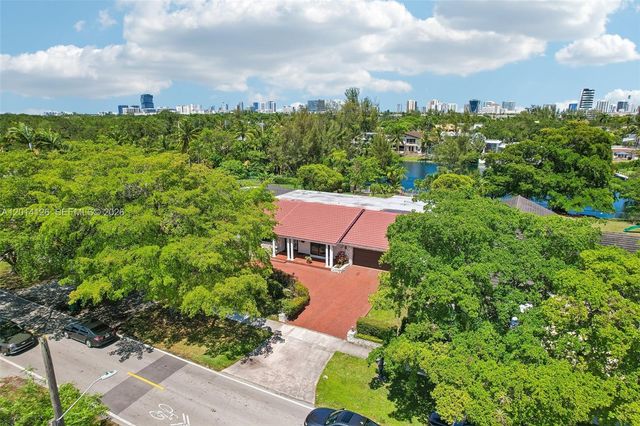 19805 NE 22nd Ave, Miami, FL 33180