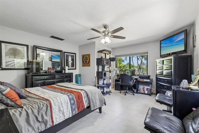 19805 NE 22nd Ave, Miami, FL 33180