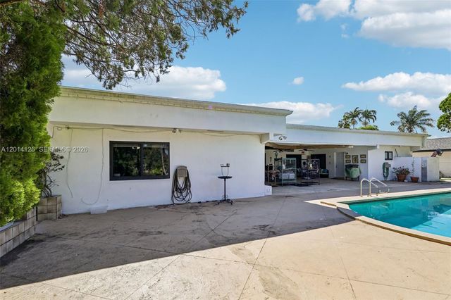 19805 NE 22nd Ave, Miami, FL 33180