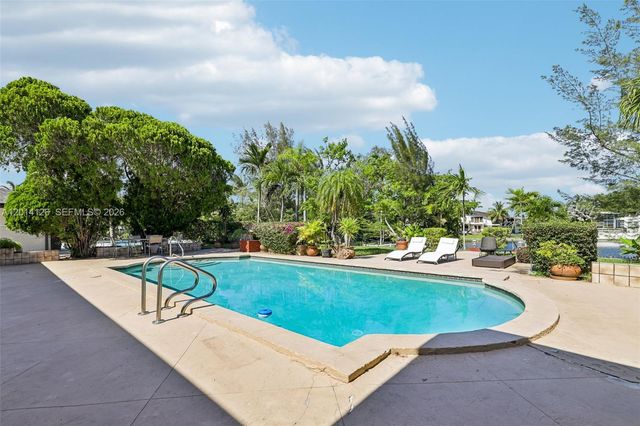 19805 NE 22nd Ave, Miami, FL 33180