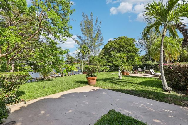 19805 NE 22nd Ave, Miami, FL 33180