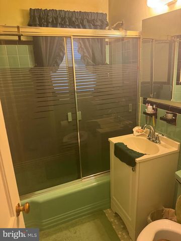 7402 W PARK DR, Hyattsville, MD 20783