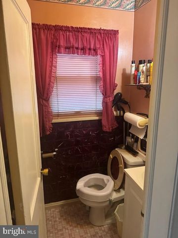 7402 W PARK DR, Hyattsville, MD 20783
