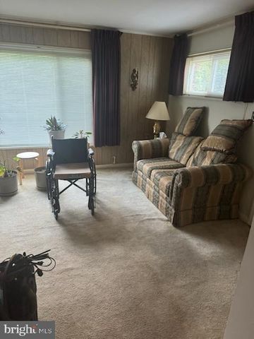 7402 W PARK DR, Hyattsville, MD 20783
