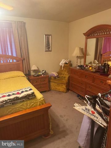 7402 W PARK DR, Hyattsville, MD 20783