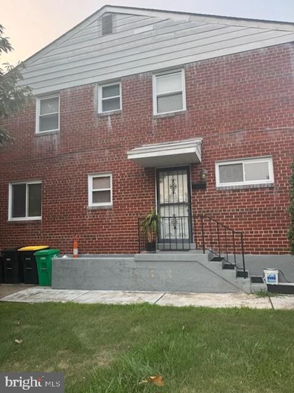 7402 W PARK DR, Hyattsville, MD 20783