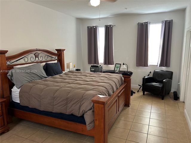 1424 SW 147th Ave, Pembroke Pines, FL 33027