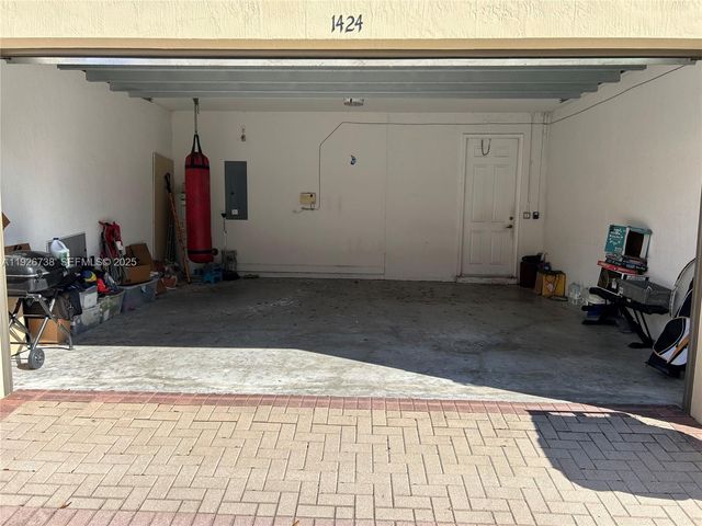 1424 SW 147th Ave, Pembroke Pines, FL 33027