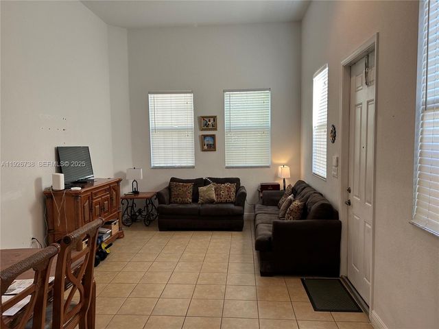 1424 SW 147th Ave, Pembroke Pines, FL 33027