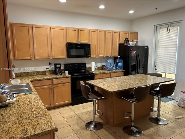 1424 SW 147th Ave, Pembroke Pines, FL 33027