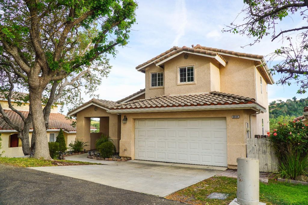 Image 2 of property listing at 8664 Paseo De Vaca, Atascadero, CA 93422