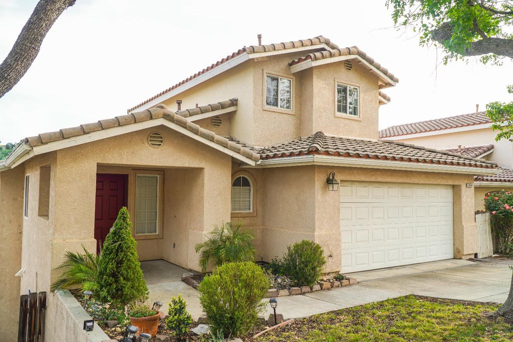 Image 3 of property listing at 8664 Paseo De Vaca, Atascadero, CA 93422