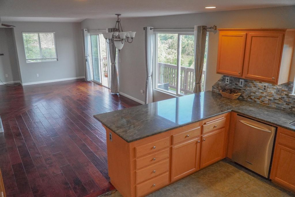 Image 5 of property listing at 8664 Paseo De Vaca, Atascadero, CA 93422