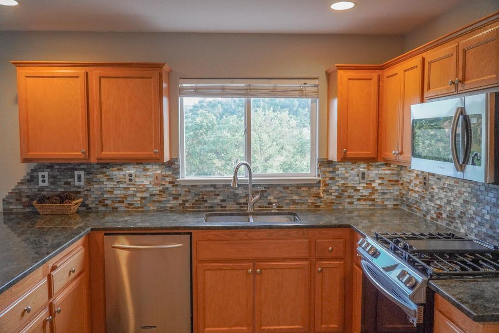 Image 6 of property listing at 8664 Paseo De Vaca, Atascadero, CA 93422