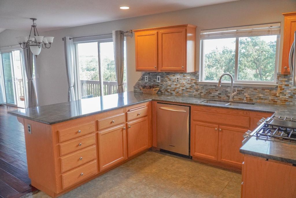 Image 7 of property listing at 8664 Paseo De Vaca, Atascadero, CA 93422