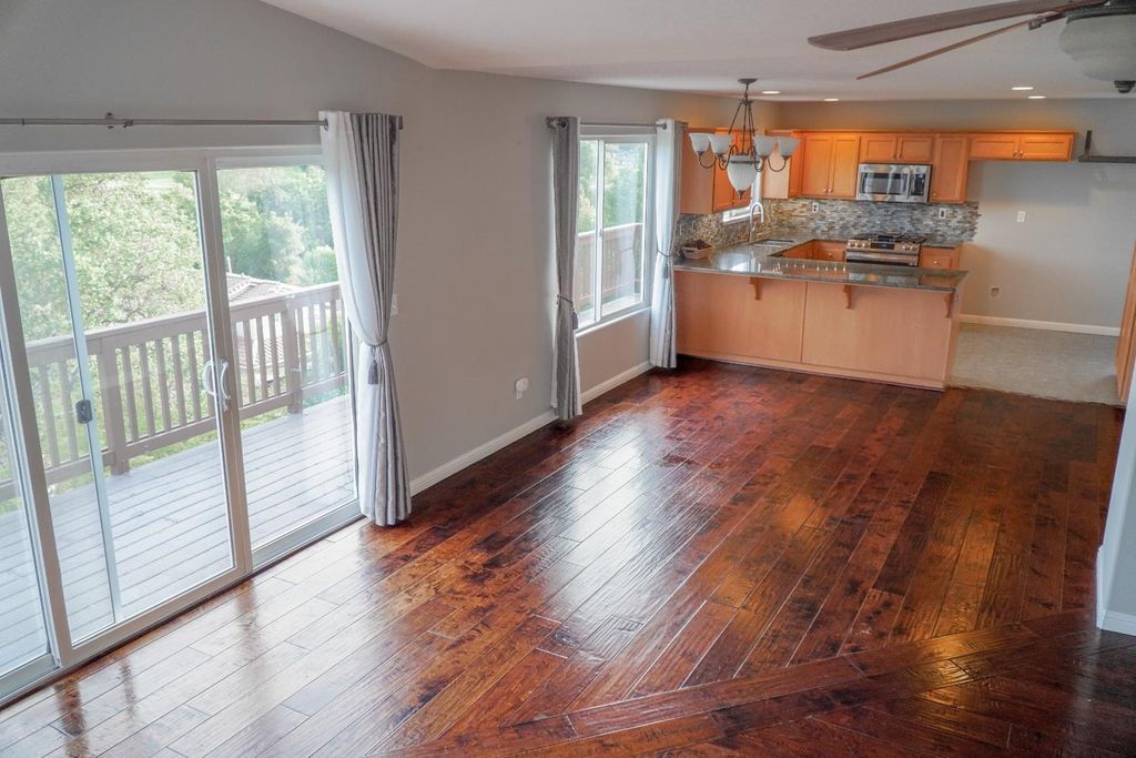 Image 9 of property listing at 8664 Paseo De Vaca, Atascadero, CA 93422