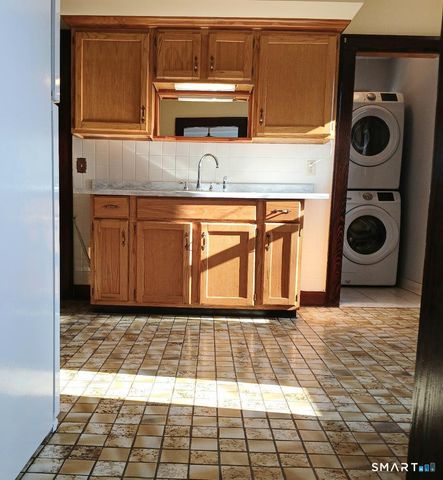 652 High Street, Middletown, CT 06457