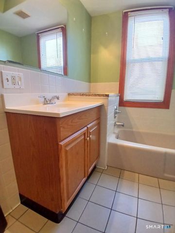 652 High Street, Middletown, CT 06457