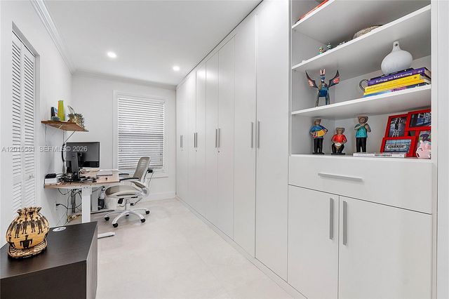 301 Hampton Lane, Key Biscayne, FL 33149
