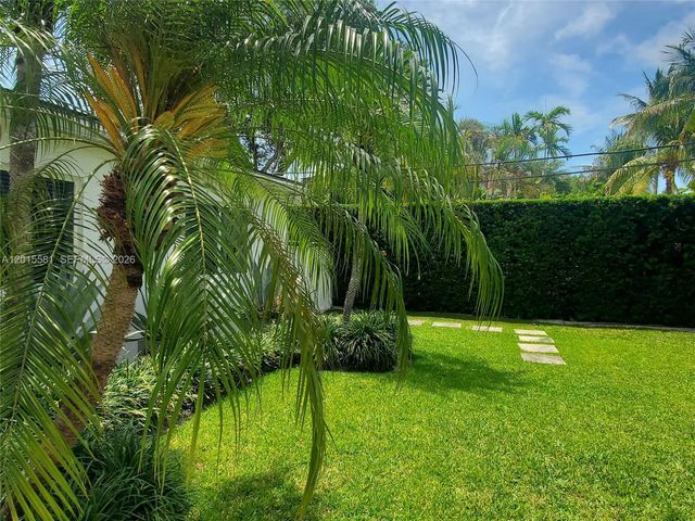 301 Hampton Lane, Key Biscayne, FL 33149