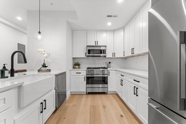 80 Baxter St 1, Boston, MA 02127