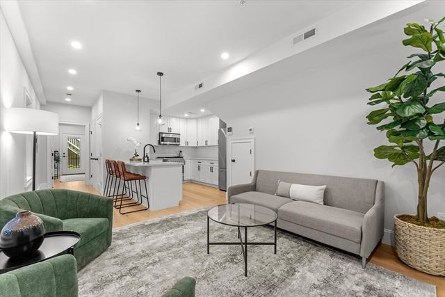 80 Baxter St 1, Boston, MA 02127