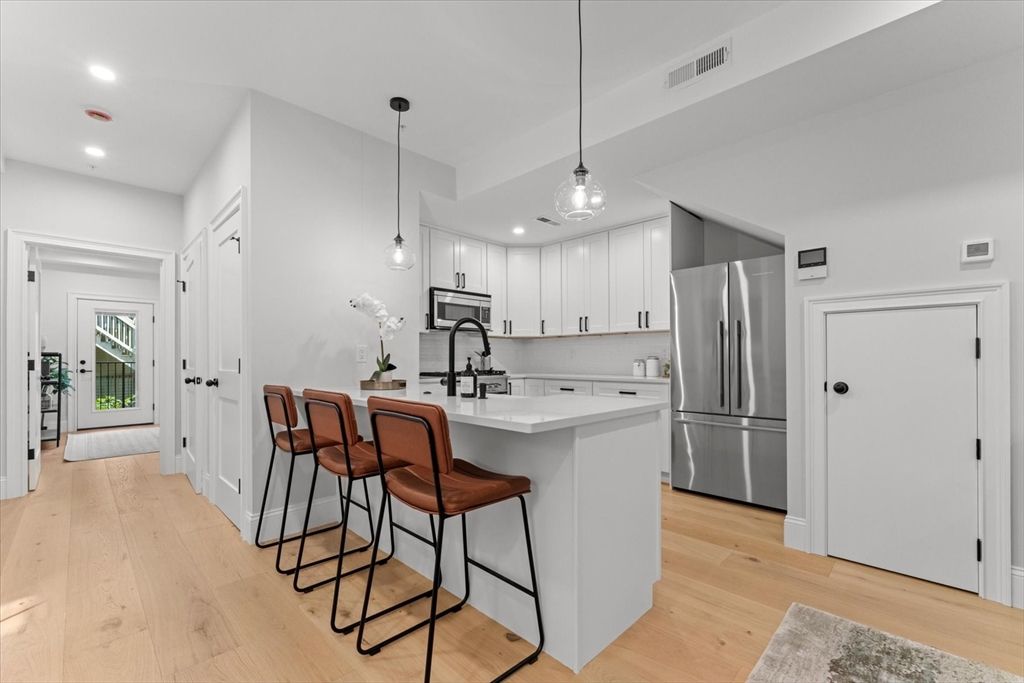 80 Baxter St 1, Boston, MA 02127